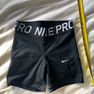 Black Nike pro shorts small